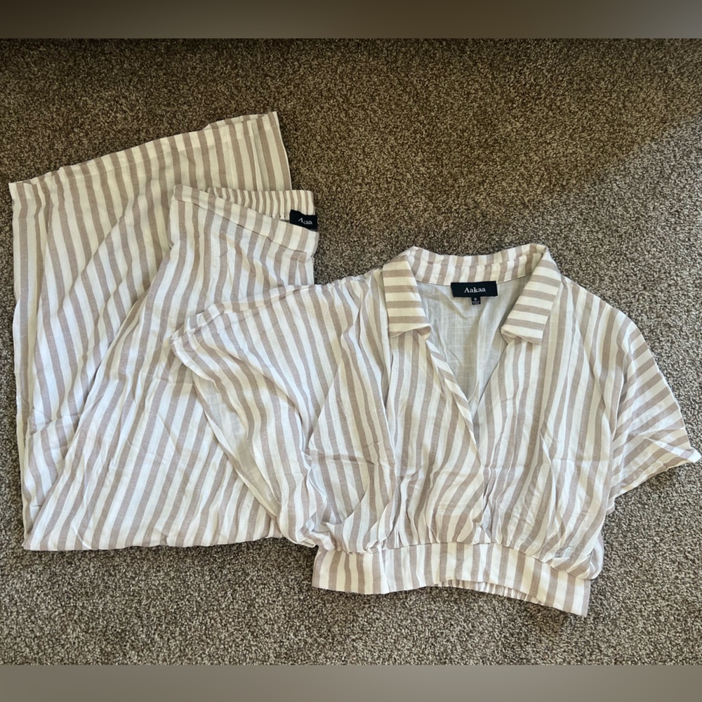 Matching set beige and white in small!
